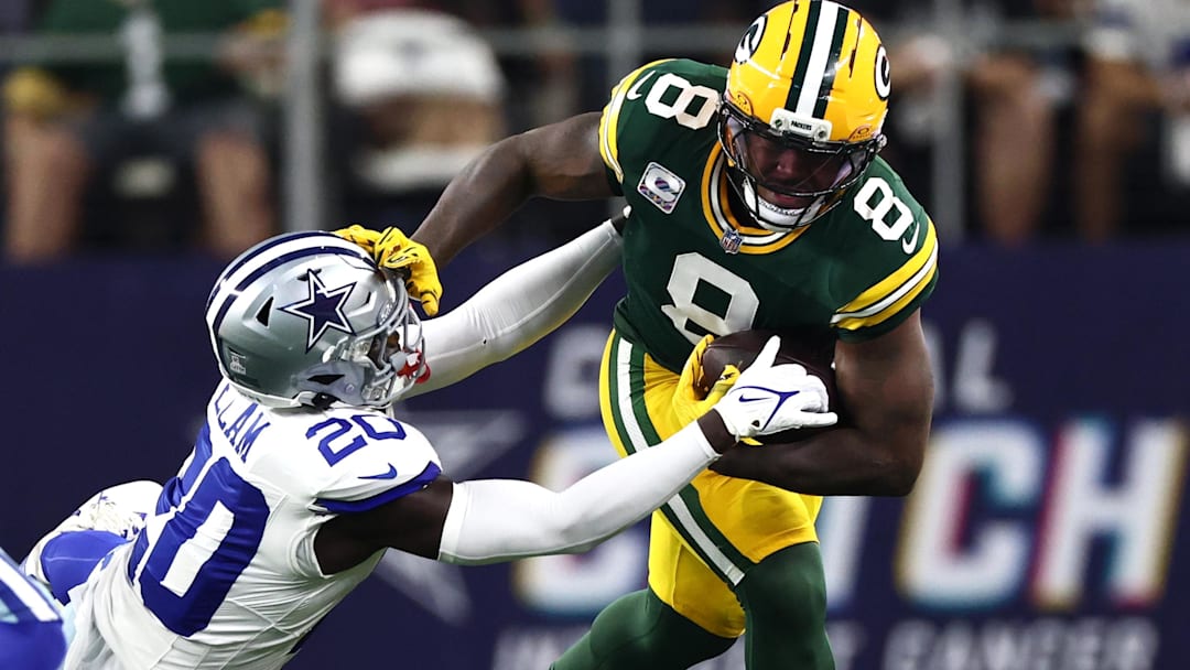  Green Bay Packers running back Josh Jacobs (8) runs against Dallas Cowboys cornerback Kaiir Elam (20) in the first quarter at AT&T Stadium.