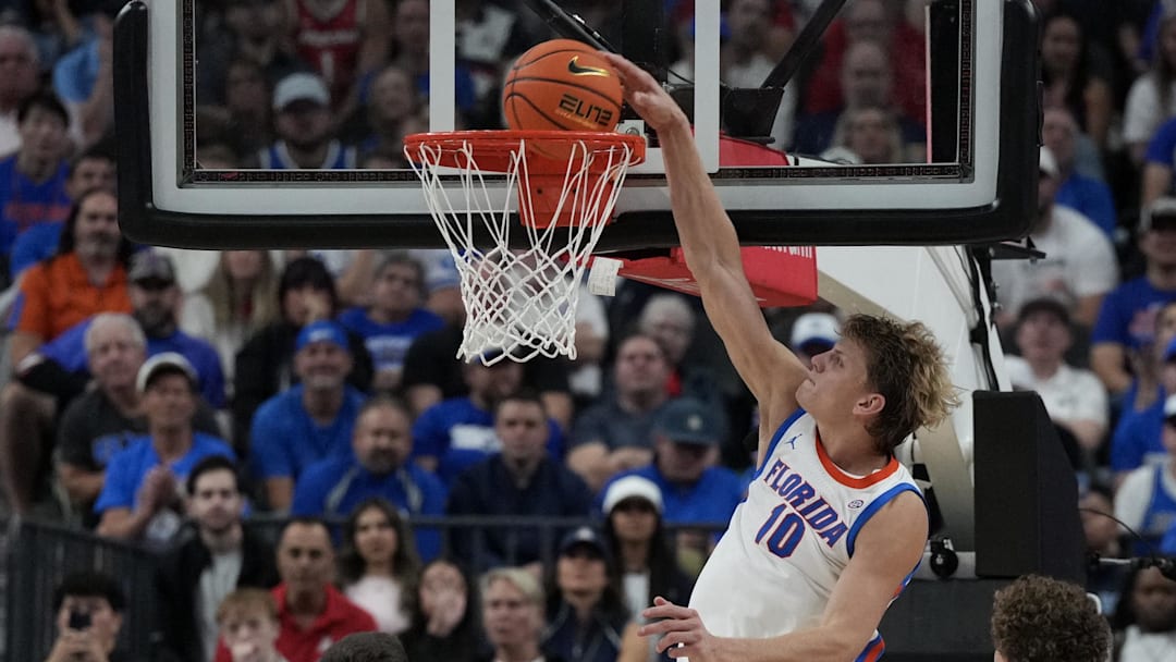 Nov 3, 2025; Las Vegas, NV, USA; Florida Gators forward Thomas Haugh (10) dunks the ball against the Arizona Wildcats during the second half of the Hall of Fame Series game at T-Mobile Arena. Mandatory Credit: Candice Ward-Imagn Images Nov 3, 2025; Las Vegas, NV, USA; Florida Gators forward Thomas Haugh (10) dunks the ball against the Arizona Wildcats during the second half of the Hall of Fame Series game at T-Mobile Arena. Mandatory Credit: Candice Ward-Imagn Images
