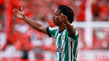 Atacante foi amarelado na partida do final de semana