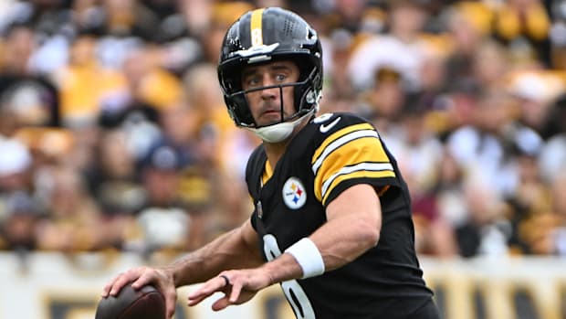 Pittsburgh Steelers quarterback Aaron Rodgers (8) looks to pass against the Cleveland Browns.