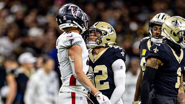 New Orleans Saints safety Tyrann Mathieu (32) gets into the the face of Atlanta Falcons wide receiver Drake London.