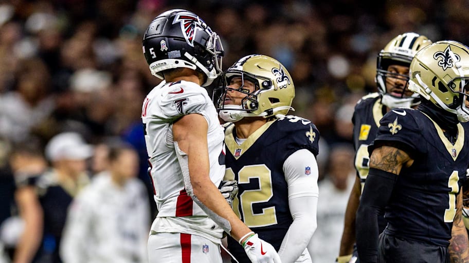 New Orleans Saints safety Tyrann Mathieu (32) gets into the the face of Atlanta Falcons wide receiver Drake London.