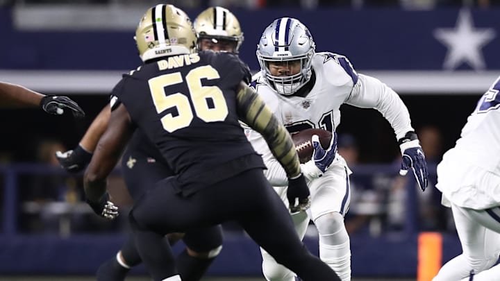 Dallas Cowboys running back Ezekiel Elliott (21) runs with the ball against New Orleans Saints linebacker Demario Davis (56)