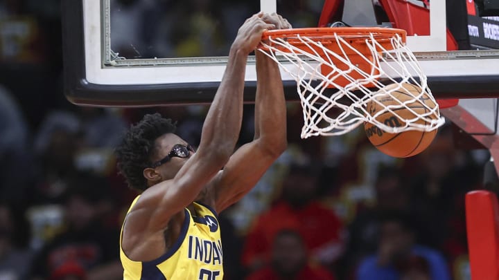 Nov 18, 2022; Houston, Texas, USA; Indiana Pacers forward Jalen Smith (25) dunks the ball during the first quarter against the Houston Rockets at Toyota Center. Mandatory Credit: Troy Taormina-USA TODAY Sports