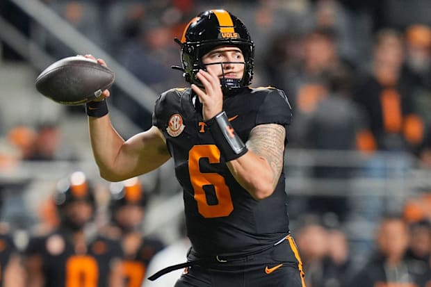 Tennessee Volunteers quarterback Joey Aguilar