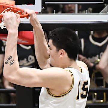 Purdue Boilermakers center Zach Edey (15) dunks the ball