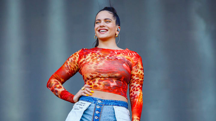 Rosalía es una famosa cantante española Rosalía es una famosa cantante española
