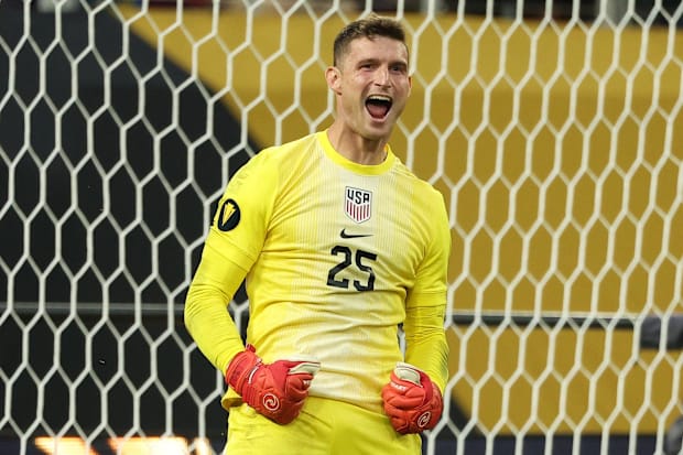 แมตต์ ฟรีส เฉลิมฉลอง