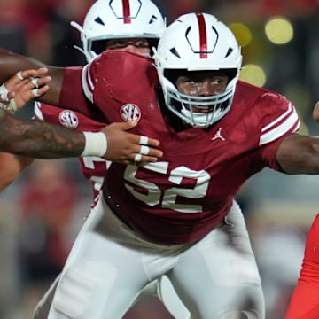 Oklahoma Sooners defensive lineman Damonic Williams (52) reaches for Houston Cougars running back Stacy Sneed (21) during a 2024 non-conference matchup.