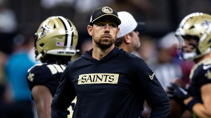 Aug 25, 2024; New Orleans, Louisiana, USA; New Orleans Saints offensive coordinator Klint Kubiak during the warmups before the game against the Tennessee Titans at Caesars Superdome. Mandatory Credit: Stephen Lew-Imagn Images Aug 25, 2024; New Orleans, Louisiana, USA; New Orleans Saints offensive coordinator Klint Kubiak during the warmups before the game against the Tennessee Titans at Caesars Superdome. Mandatory Credit: Stephen Lew-Imagn Images
