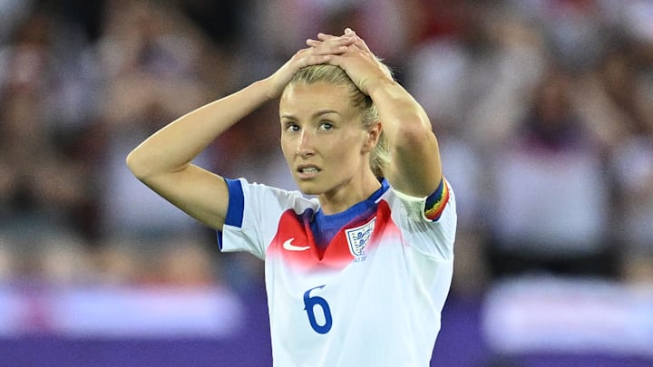 Leah Williamson et l'Angleterre ont été battues lors de leur entrée en lice contre l'équipe de France à l'Euro 2025 Leah Williamson et l'Angleterre ont été battues lors de leur entrée en lice contre l'équipe de France à l'Euro 2025