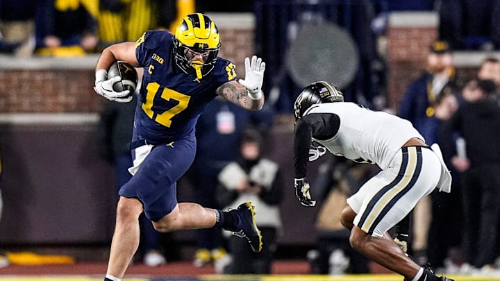 Michigan tight end Marlin Klein (17) makes a catch against Purdue defensive back Hudauri Hines (4) during the second half at Michigan Stadium in Ann Arbor on Saturday, November 1, 2025.