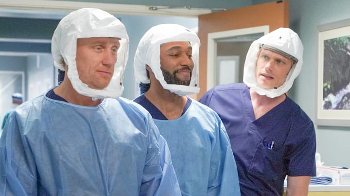 GREYÕS ANATOMY - ÒTraditionÓ Ð Jackson shares his big news with his colleagues while Koracick and Levi fight to save a pregnant womanÕs grandfather as she goes into labor. Maggie keeps a watchful eye on Meredith as Bailey and Richard put off telling her about DeLuca when ÒGreyÕs AnatomyÓ airs THURSDAY, MAY 20 (9:00-10:01 p.m. EDT), on ABC. (ABC/Richard Cartwright)
KEVIN MCKIDD, ANTHONY HILL, CHRIS CARMACK