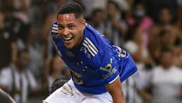O Cruzeiro tenta reassumir a vice-liderança do Campeonato Mineiro. 