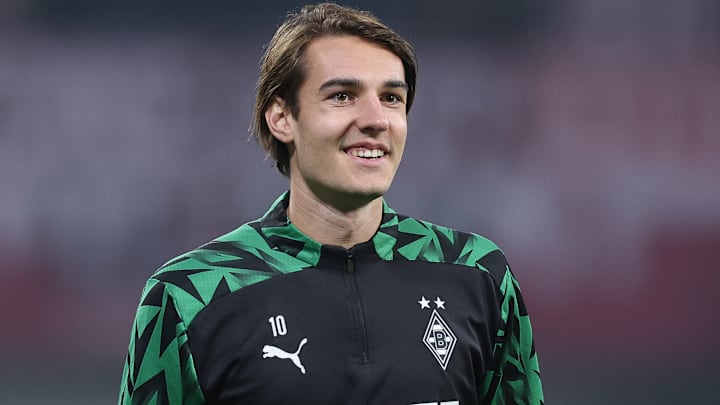 Zurück nach Düsseldorf? Florian Neuhaus Zurück nach Düsseldorf? Florian Neuhaus