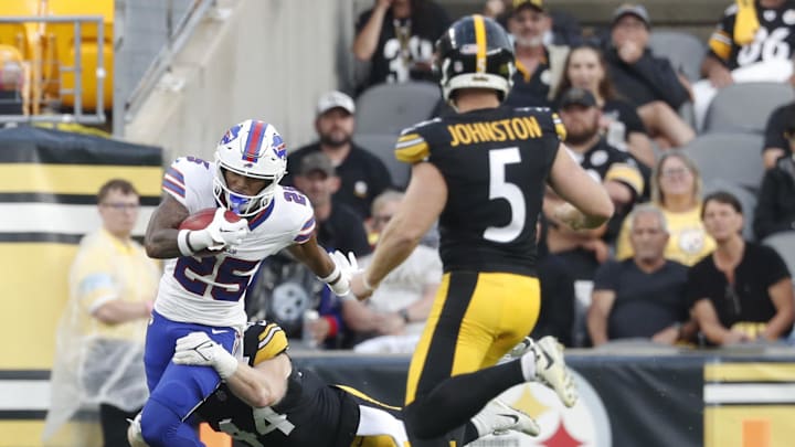 Aug 17, 2024; Pittsburgh, Pennsylvania, USA; Buffalo Bills cornerback Daequan Hardy (25) returns a punt against Pittsburgh Steelers linebacker Tyler Matakevich (44) and punter Cameron Johnston (5) Aug 17, 2024; Pittsburgh, Pennsylvania, USA; Buffalo Bills cornerback Daequan Hardy (25) returns a punt against Pittsburgh Steelers linebacker Tyler Matakevich (44) and punter Cameron Johnston (5)