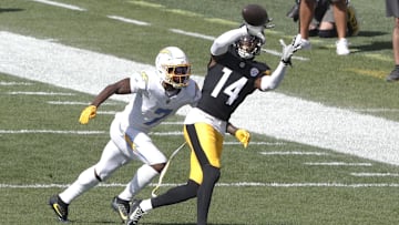 Pittsburgh Steelers WR George Pickens makes a catch against Los Angeles Chargers CB Kristian Fulton.