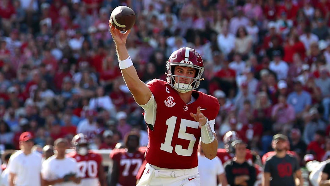 Alabama Crimson Tide quarterback Ty Simpson (15)
