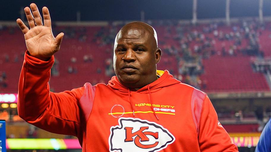 Longtime Chiefs offensive coordinator is back on the Chiefs' sideline.