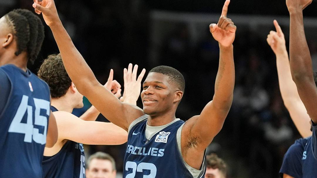 Grizzlies' GG Jackson (45), Cedric Coward (23) and other teammates celebrate their team winning a challenge during open practice at the FedExForum on October 4, 2025, in Memphis, Tenn.