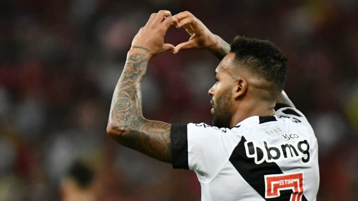 Alex Teixeira estava no clube até o final de 2023