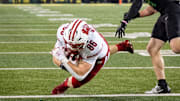Wisconsin tight end Lance Mason scores for the Badgers against the Oregon Ducks