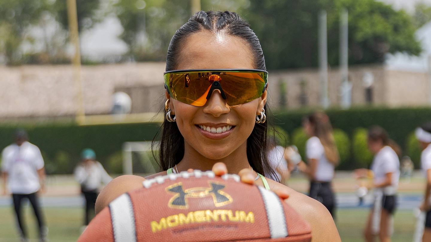 Diana Flores y la selección mexicana de flag football, por e
