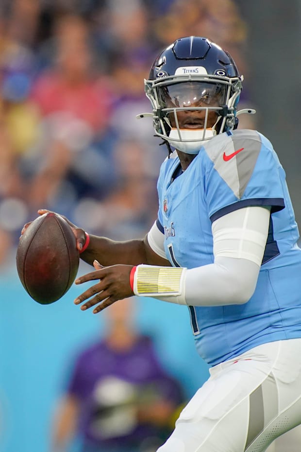 Tennessee Titans quarterback Cam Ward looks for a receiver during the first quarter