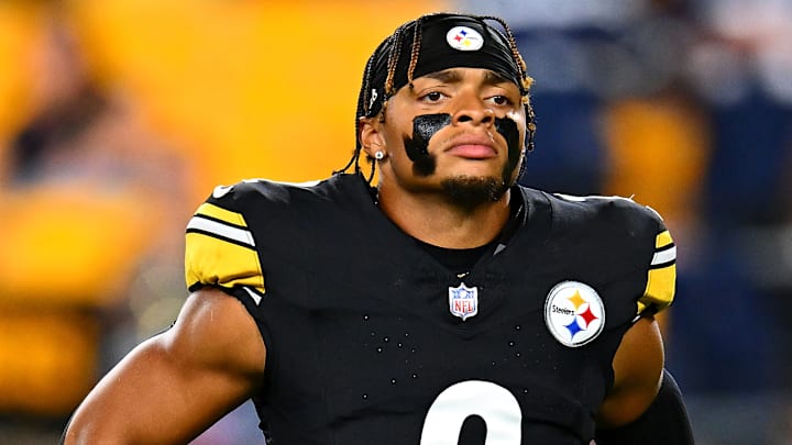 NY Jets quarterback Justin Fields