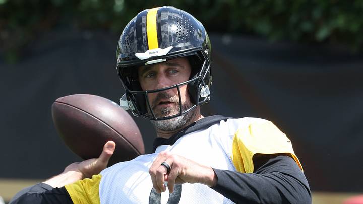 Pittsburgh Steelers quarterback Aaron Rodgers 