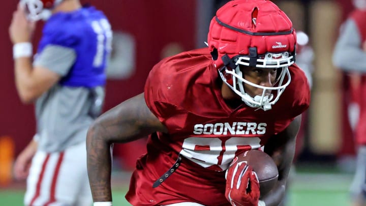 Oklahoma's Josh Fanuiel runs after a catch during the University of Oklahoma (OU) 