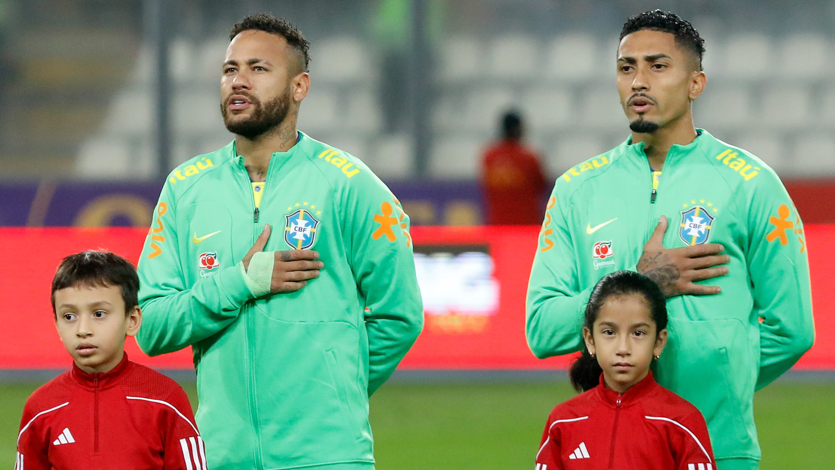 FC Barcelone : Le superbe geste de Raphinha envers Neymar avec le Brésil