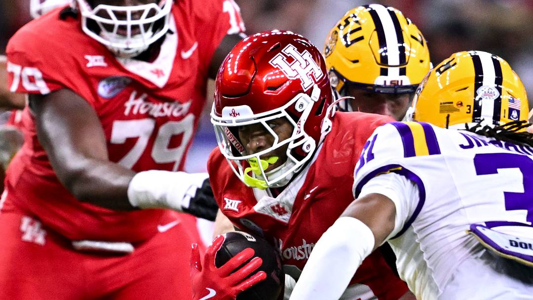 Dec 27, 2025; Houston, TX, USA; Houston Cougars running back DJ Butler (25) runs the ball during the first half against the Louisiana State Tigers at NRG Stadium. Mandatory Credit: Maria Lysaker-Imagn Images Dec 27, 2025; Houston, TX, USA; Houston Cougars running back DJ Butler (25) runs the ball during the first half against the Louisiana State Tigers at NRG Stadium. Mandatory Credit: Maria Lysaker-Imagn Images