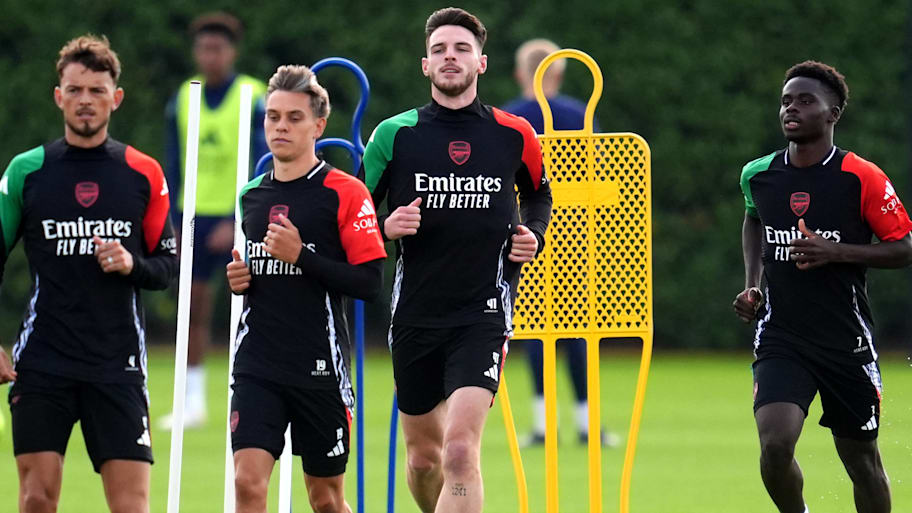 Benjamin White (left), Leandro Trossard (center-left), Declan Rice (center-right) and Bukayo Saka (right) in Arsenal training ahead of a Champions League tie with Atalanta | IMAGO/Adam Davy