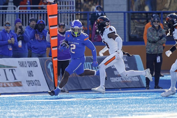 Boise State Broncos running back Ashton Jeanty runs against Oregon State