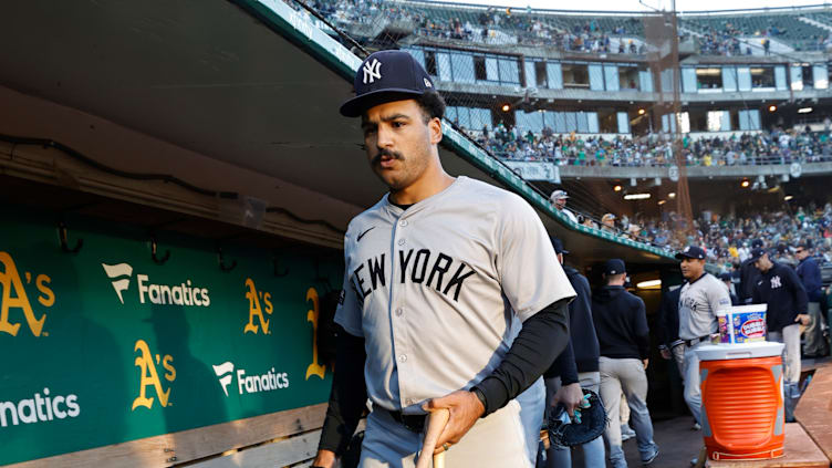 Yankees' bench piece agrees to surprising pay cut ahead of non-tender deadline