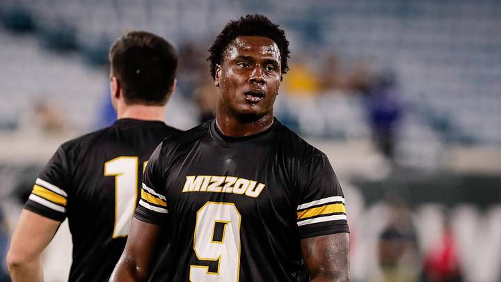 Missouri Tigers defensive end Zion Young 