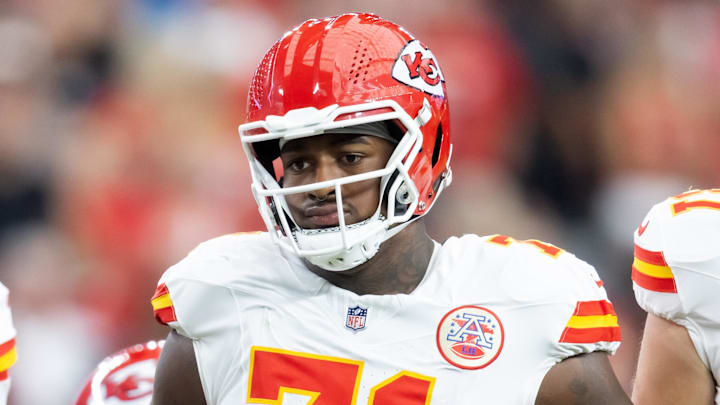 Aug 9, 2025; Glendale, Arizona, USA; Kansas City Chiefs offensive tackle Josh Simmons (71) and tight end Travis Kelce (87) against the Arizona Cardinals during a preseason NFL game at State Farm Stadium. Mandatory Credit: Mark J. Rebilas-Imagn Images