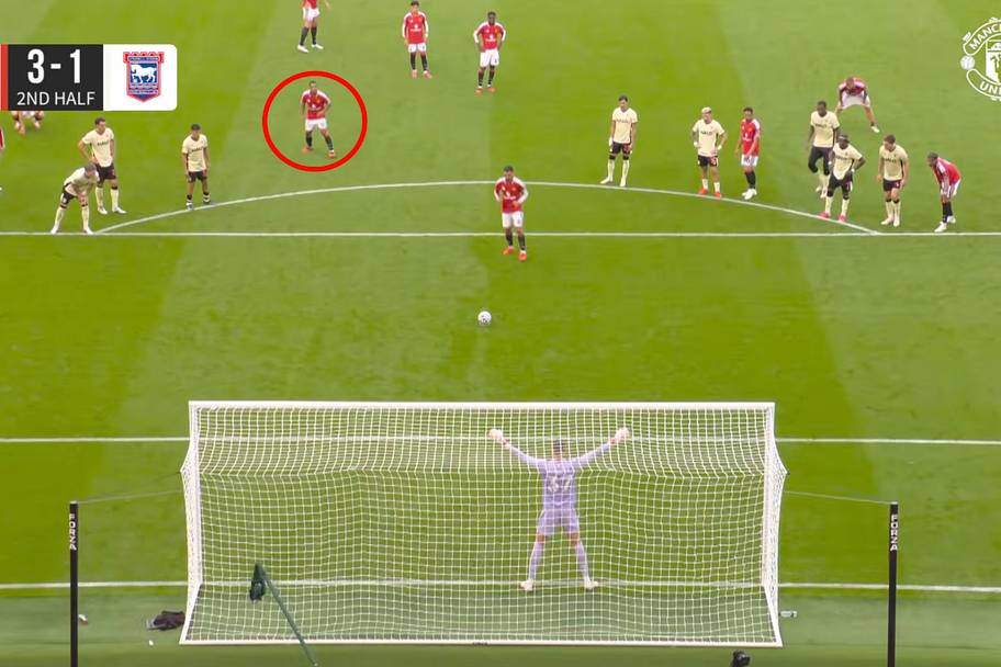 Youri Tielemans (circled in red).