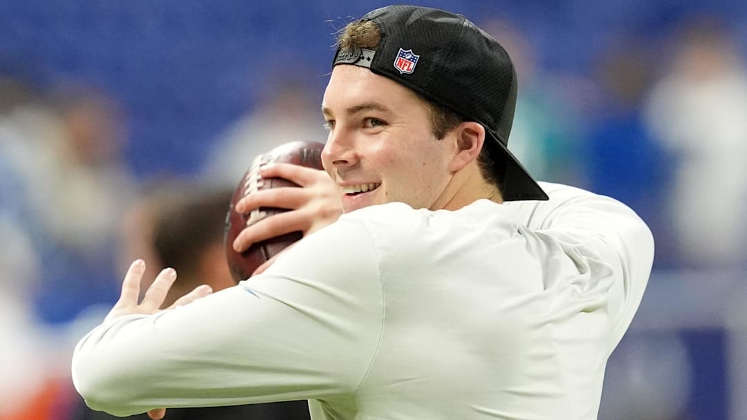 Indianapolis Colts quarterback Riley Leonard (15) throws during warmups Sunday, Dec. 28, 2025, ahead of a game against the Jacksonville Jaguars at Lucas Oil Stadium in Indianapolis.