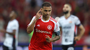 Colorado venceu mais uma e colou no G-6 do Brasileirão