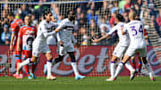 La Fiorentina esulta dopo il gol di Ikone