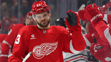 Chicago Blackhawks v Detroit Red Wings