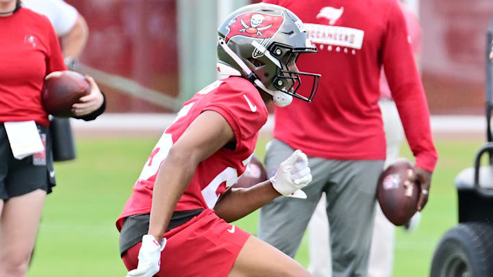 Jacob Parrish taking reps at Tampa Bay Buccaneers Rookie Minicamp