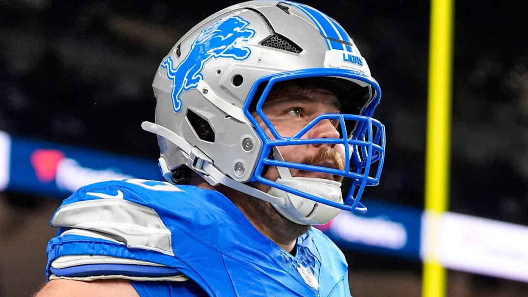 Detroit Lions guard Graham Glasgow (60) warms up ahead of the Minnesota Vikings game at Ford Field in Detroit on Sunday, November 2, 2025.