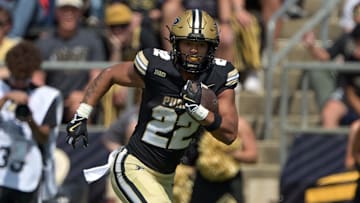 Purdue Boilermakers running back Antonio Harris (22) runs the ball