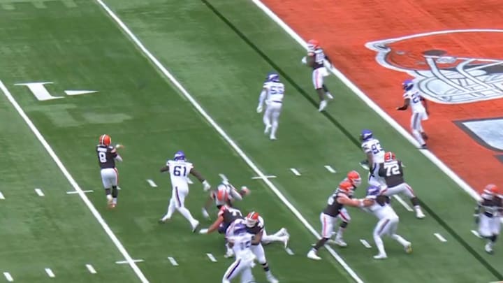 Browns quarterback Dillon Gabriel threw a touchdown to Harold Fannin Jr. in Gabriel's first NFL start vs. the Vikings.