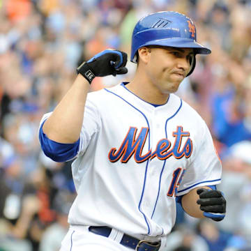 New York Mets center fielder Beltran ties a game with a two-run home run.