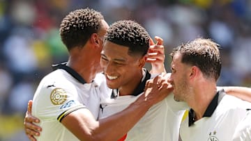 Jobe Bellingham (Mitte) und Co. wollen als Erster ins Achtelfinale