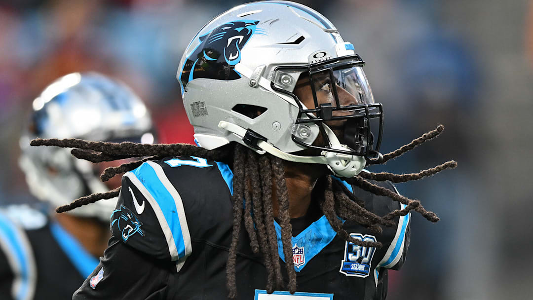 Free-Agent edge rusher Jadeveon Clowney